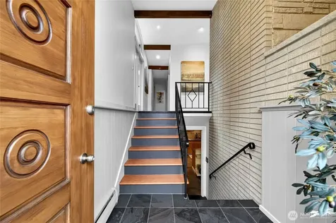 19421 46th Avenue NE Lake Forest Park WA 98155