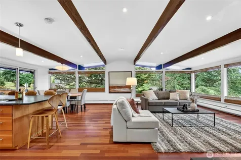 19421 46th Avenue NE Lake Forest Park WA 98155