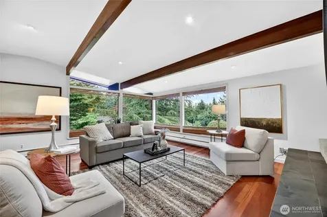 19421 46th Avenue NE Lake Forest Park WA 98155