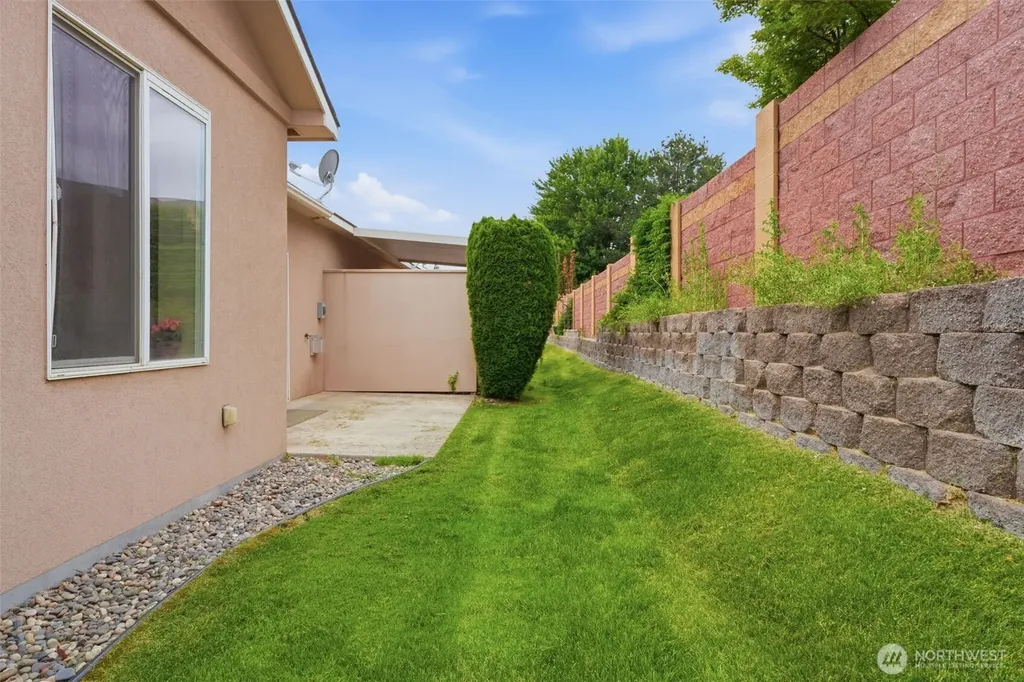 9821 Mia Lane Pasco WA 99301