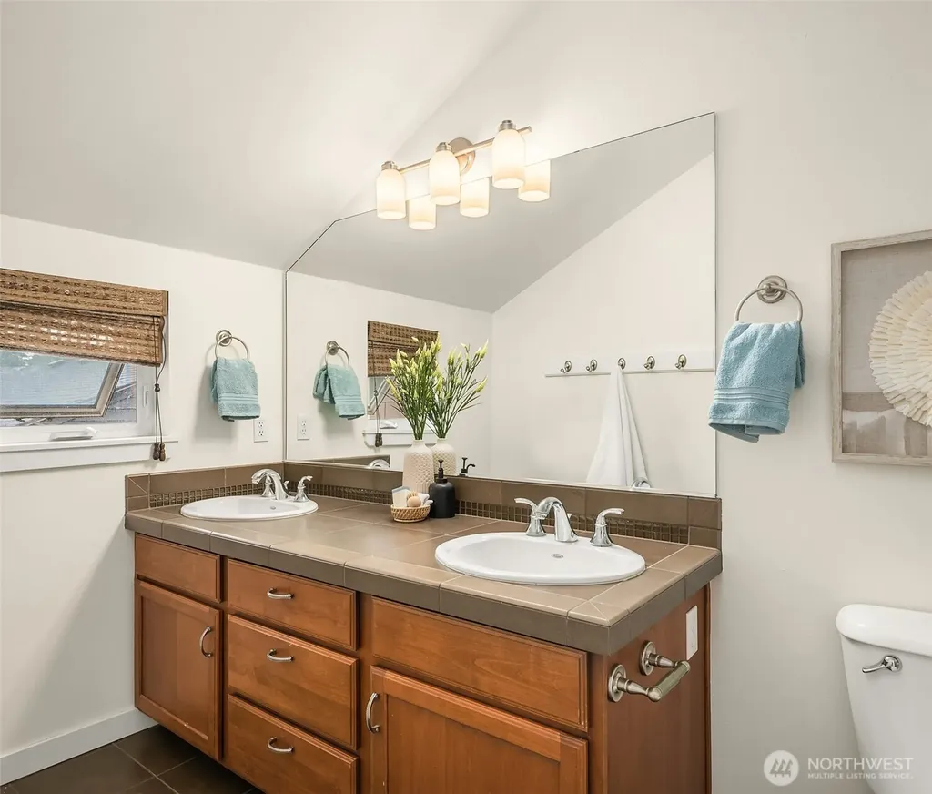 6533 25th Avenue NE Seattle WA 98115