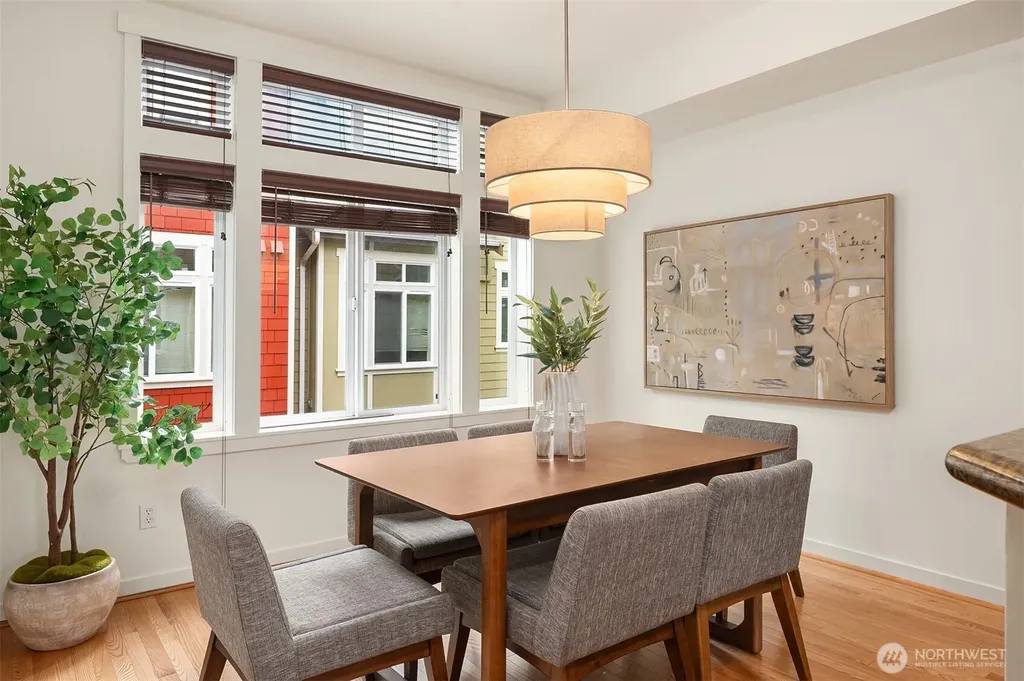 6533 25th Avenue NE Seattle WA 98115