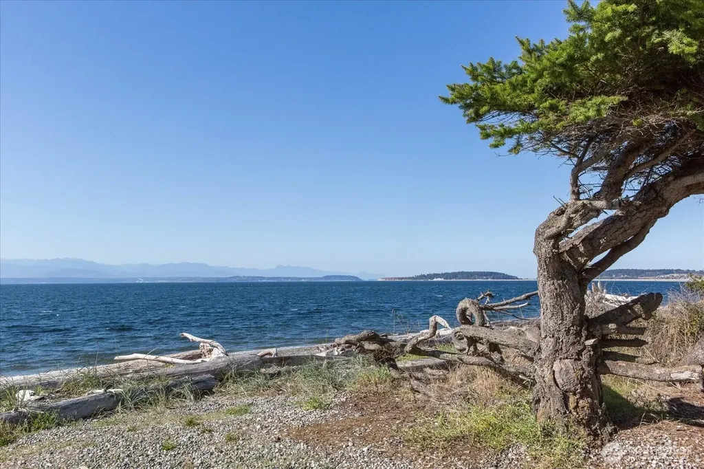 1240 Admirals Drive Coupeville WA 98239