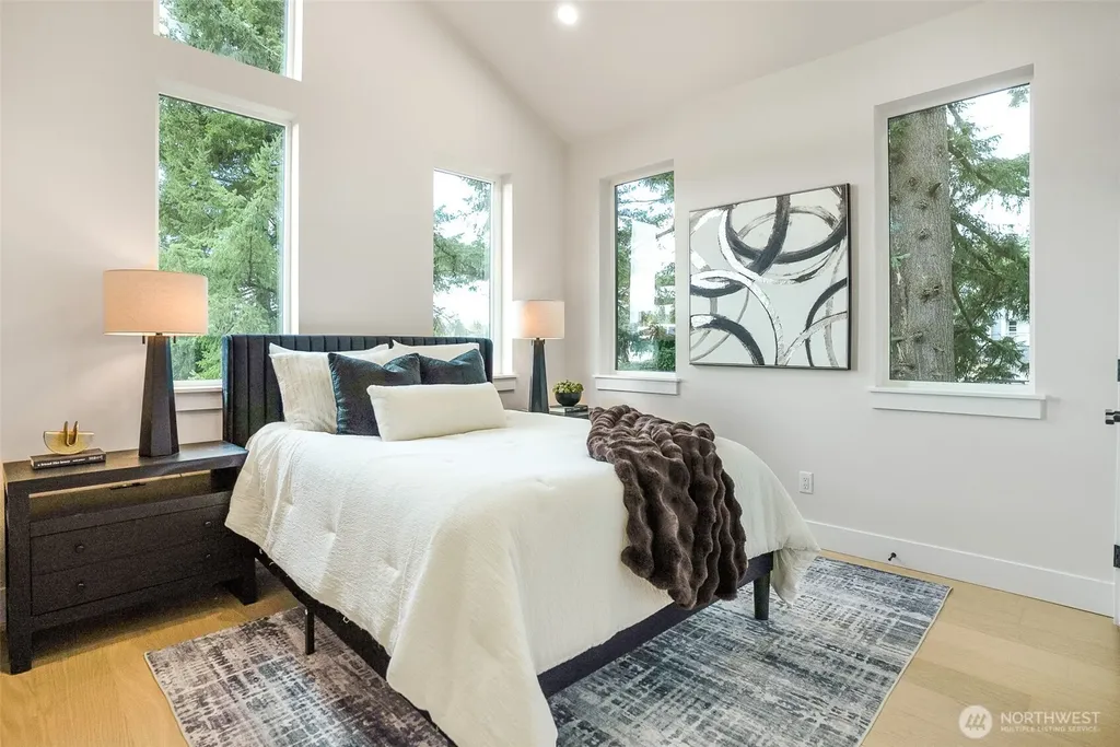18607 104th Avenue NE Bothell WA 98011