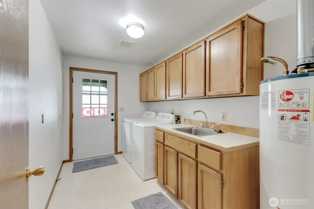 39322 310th Avenue SE Enumclaw WA 98022