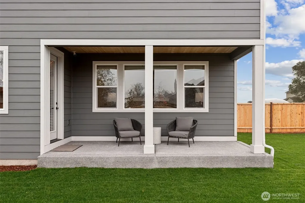 2218 Oak Court Milton WA 98354