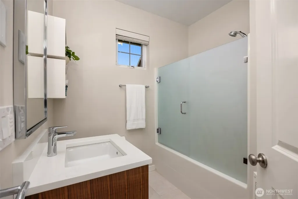 1936 17th Avenue NE Issaquah WA 98029