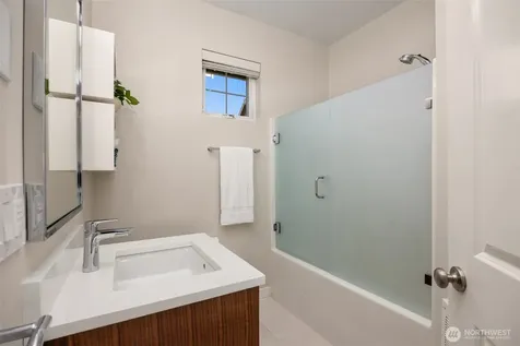 1936 17th Avenue NE Issaquah WA 98029