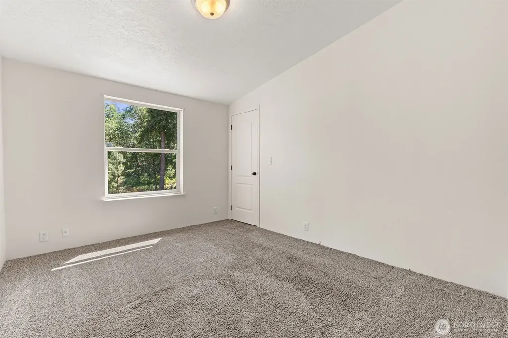 12441 133rd Avenue SE Rainier WA 98576