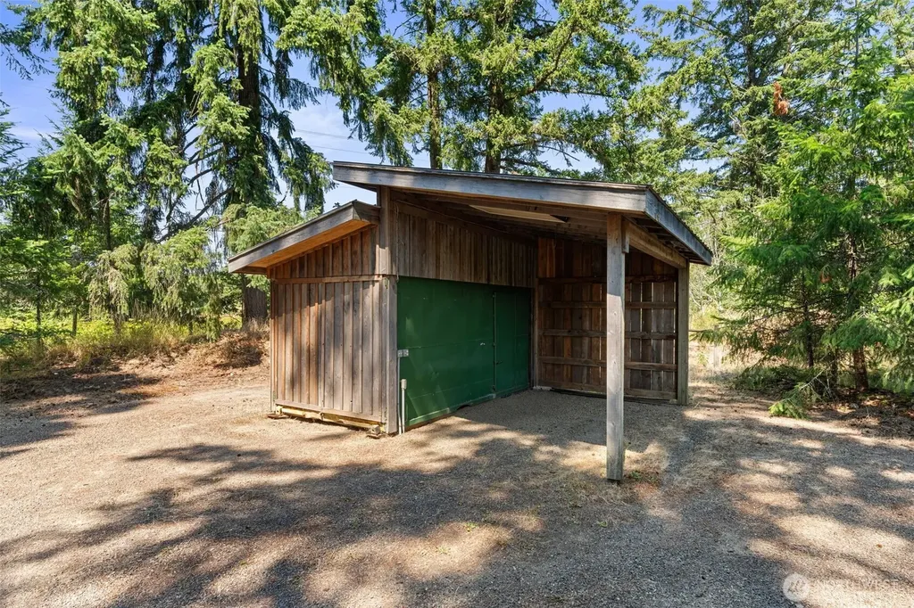 12441 133rd Avenue SE Rainier WA 98576