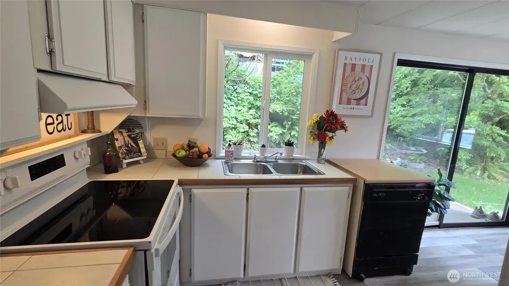 2284 Yew Street Bellingham WA 98229