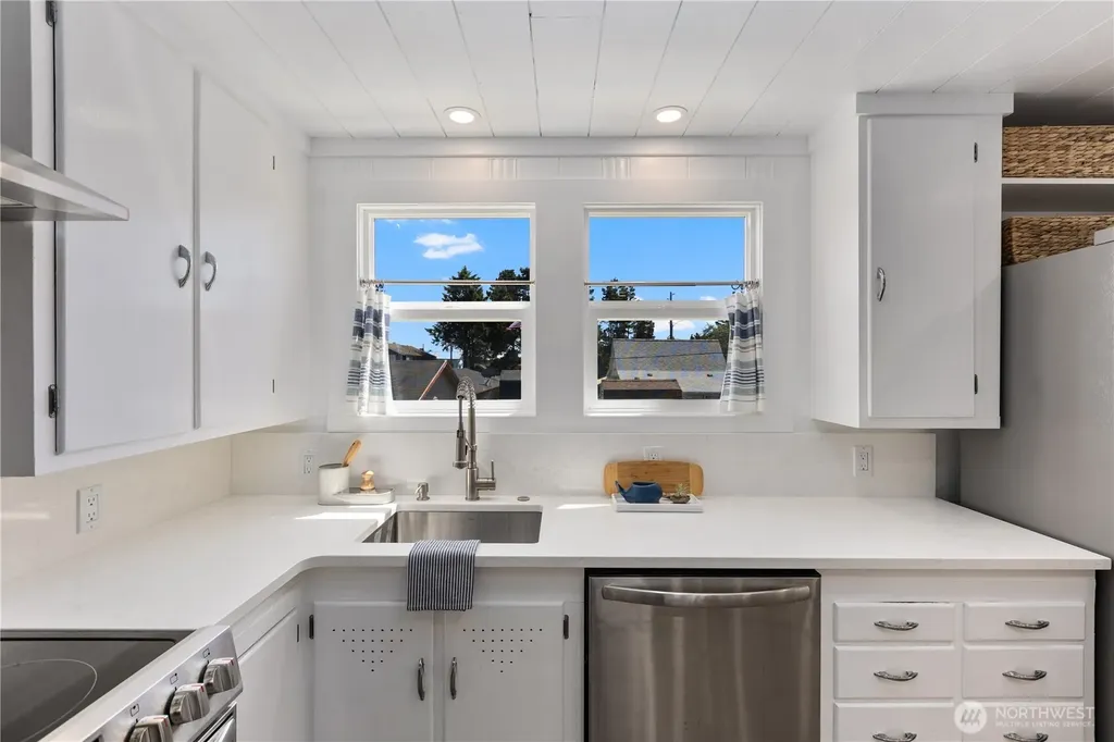 810 N Ocean Beach Boulevard Long Beach WA 98631