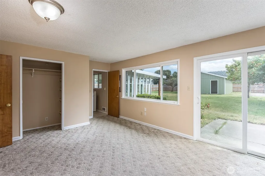 717 E Spruce Street Sequim WA 98382