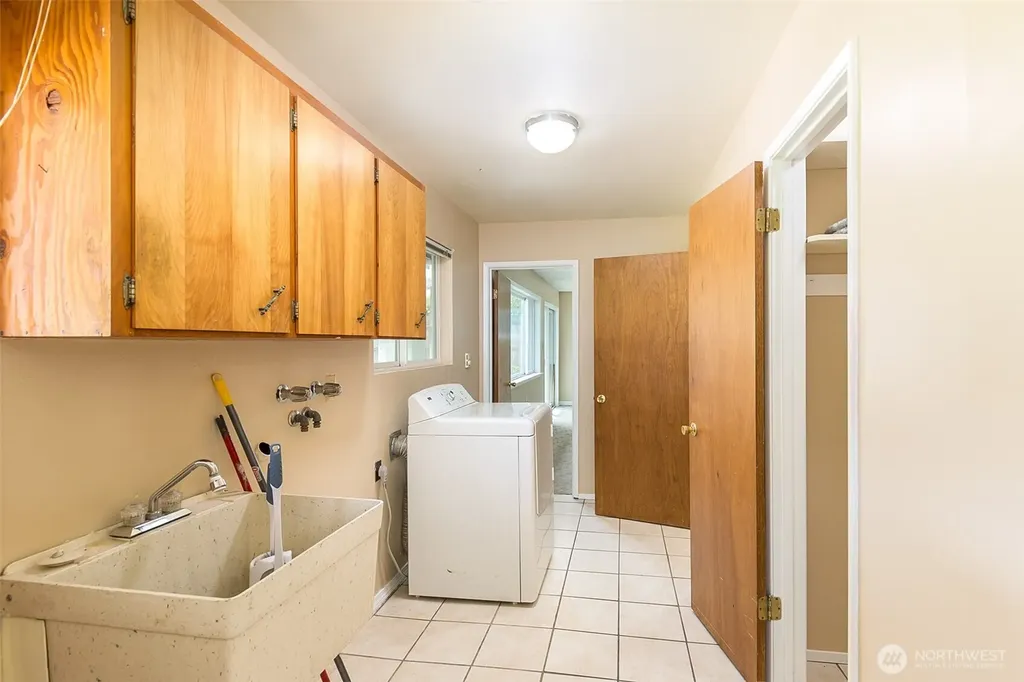 717 E Spruce Street Sequim WA 98382