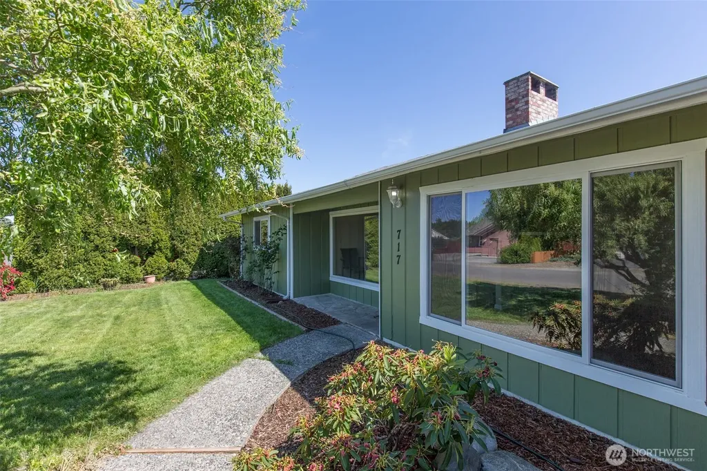 717 E Spruce Street Sequim WA 98382