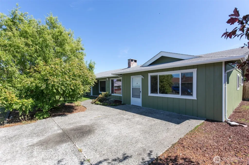 717 E Spruce Street Sequim WA 98382