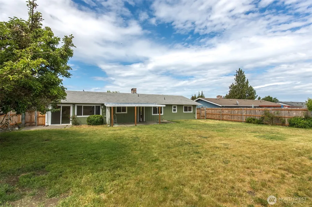 717 E Spruce Street Sequim WA 98382