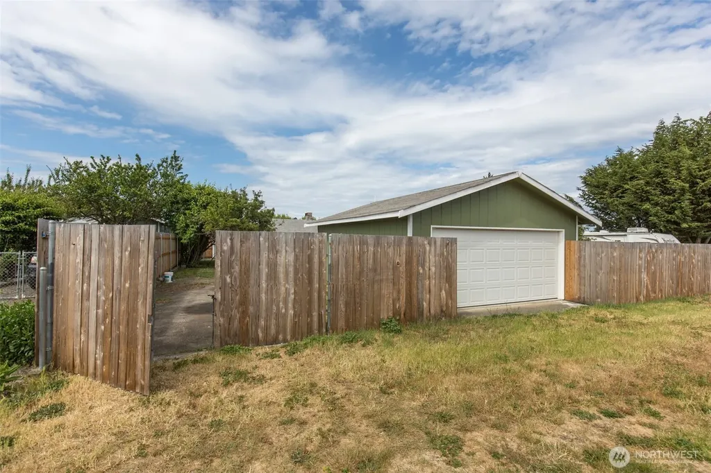 717 E Spruce Street Sequim WA 98382