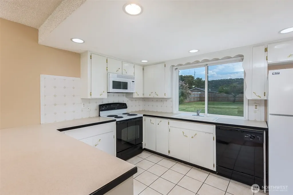 717 E Spruce Street Sequim WA 98382