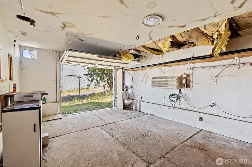 10346 Midvale Avenue N Seattle WA 98133