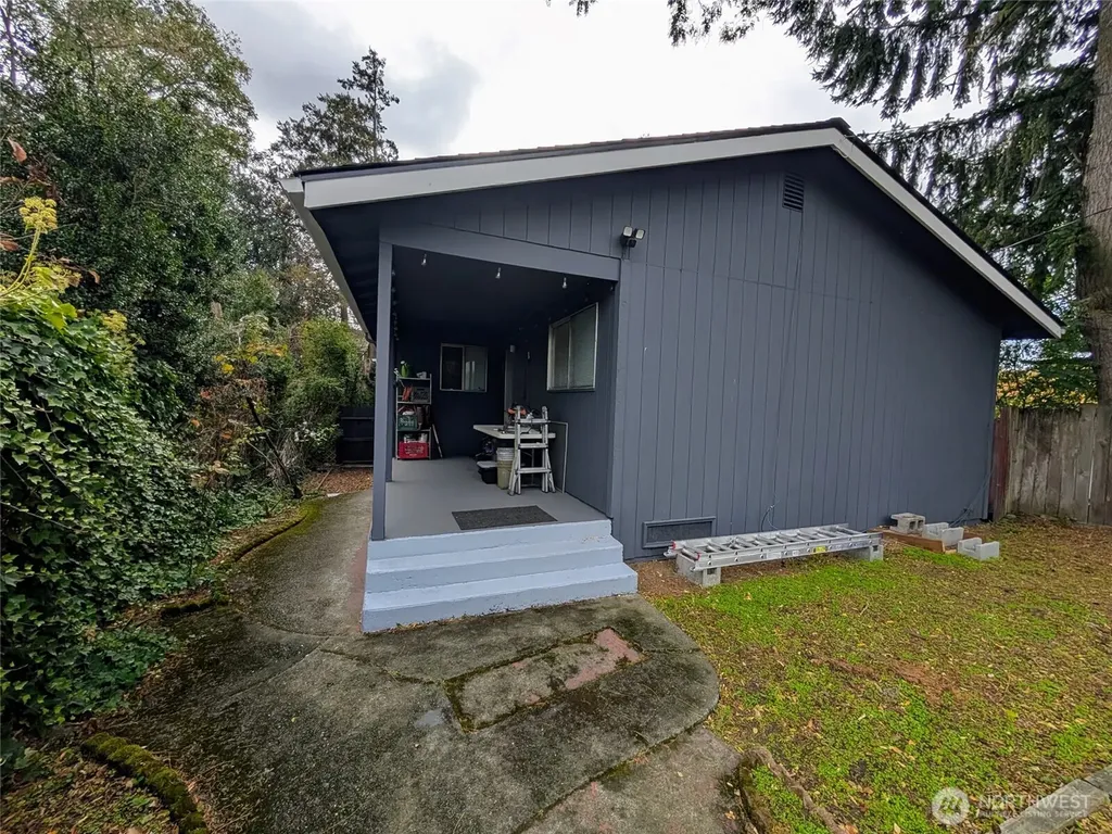 936 N 101st Street Seattle WA 98133
