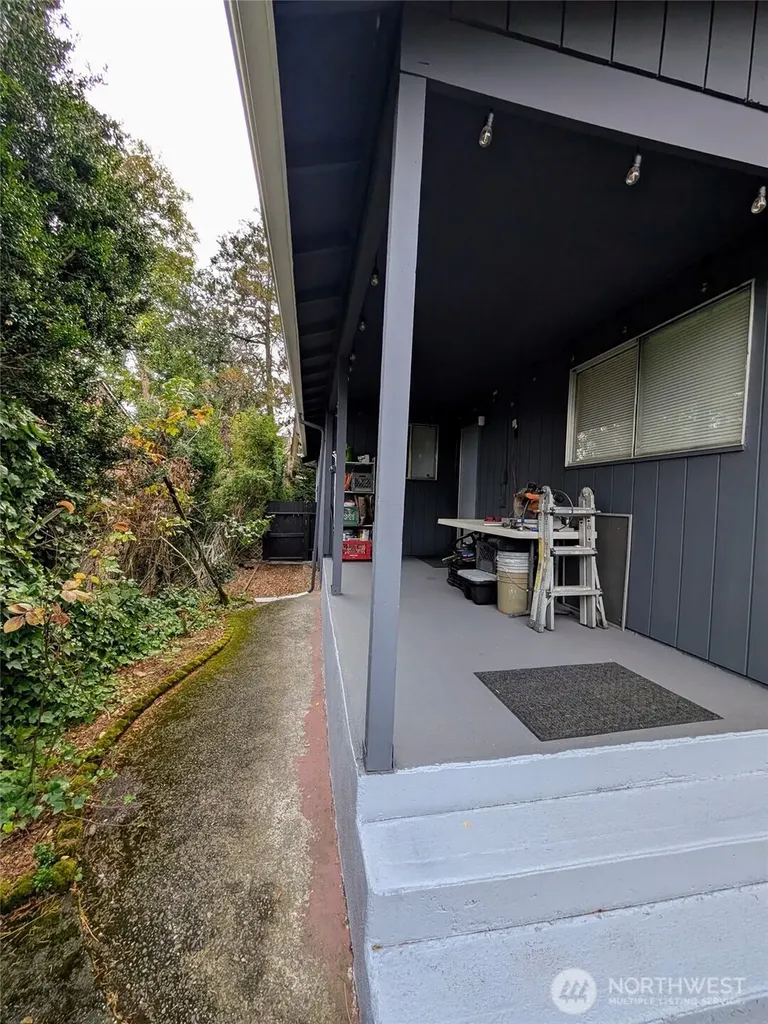 936 N 101st Street Seattle WA 98133