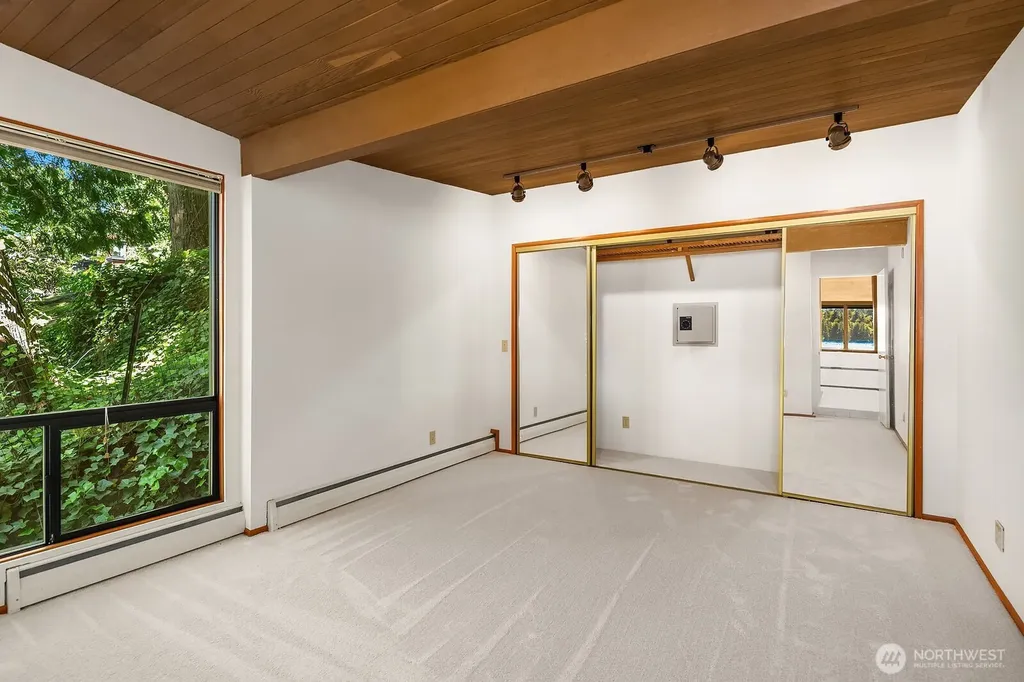 4835 Forest Avenue SE Mercer Island WA 98040
