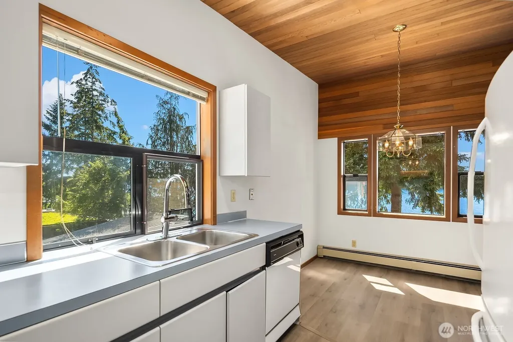 4835 Forest Avenue SE Mercer Island WA 98040