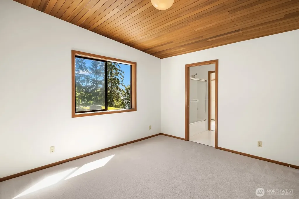 4835 Forest Avenue SE Mercer Island WA 98040