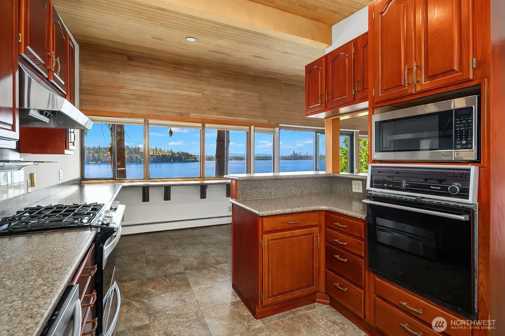 4835 Forest Avenue SE Mercer Island WA 98040