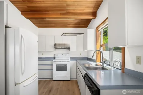 4835 Forest Avenue SE Mercer Island WA 98040