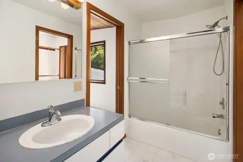 4835 Forest Avenue SE Mercer Island WA 98040