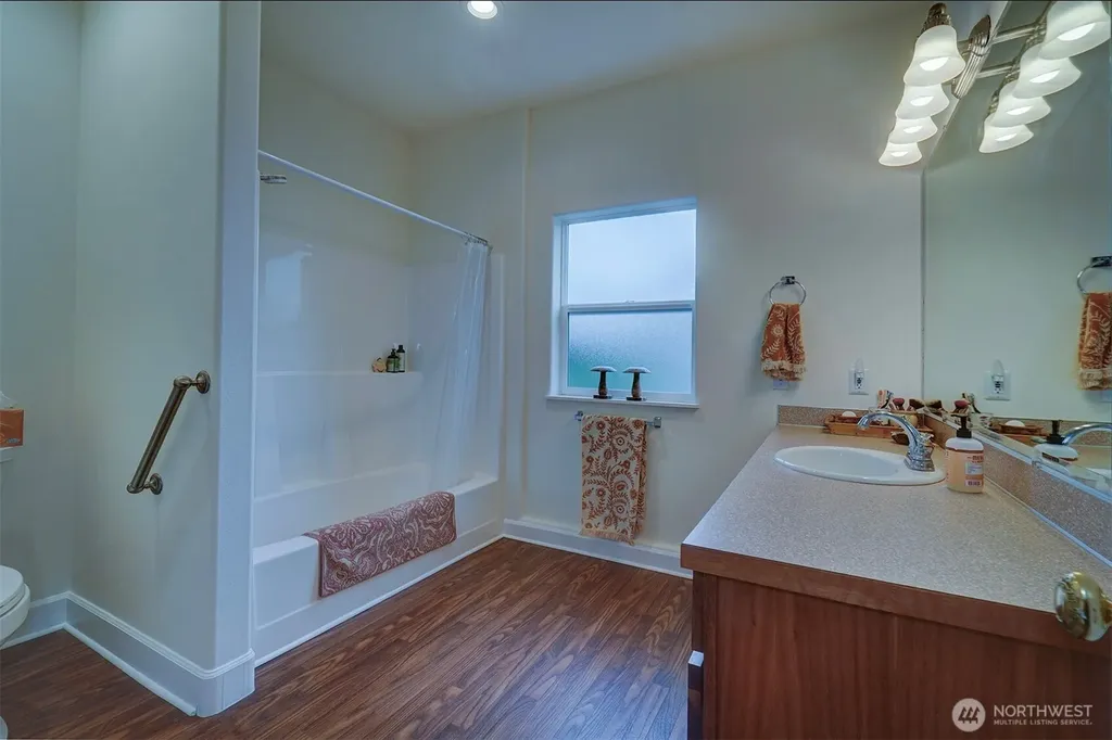 2329 NE Thistle Court Poulsbo WA 98370