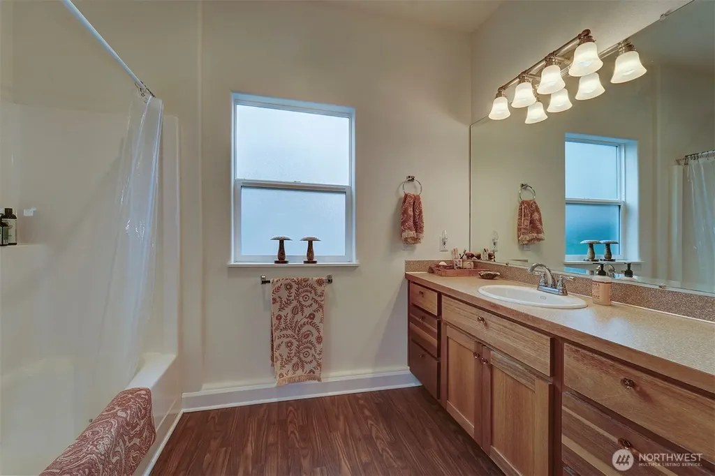 2329 NE Thistle Court Poulsbo WA 98370