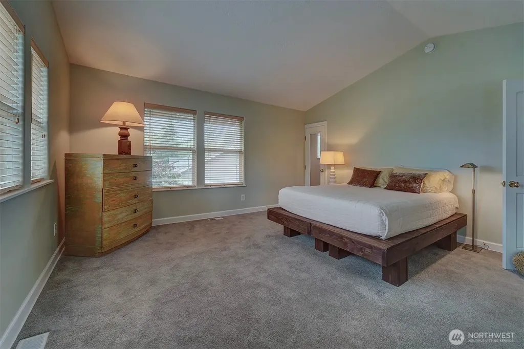 2329 NE Thistle Court Poulsbo WA 98370