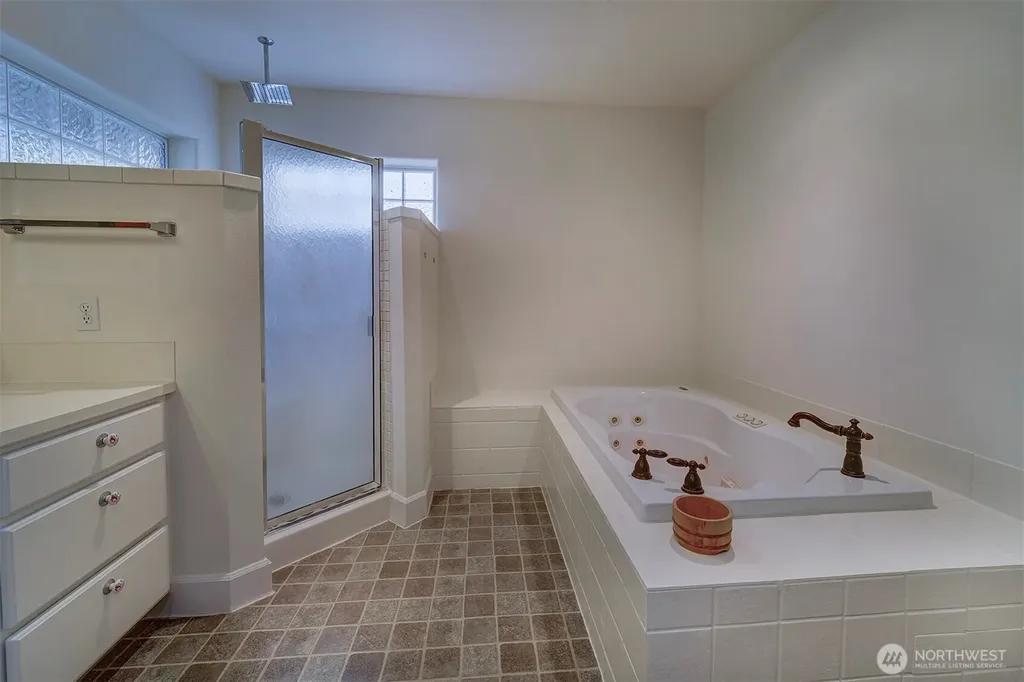 2329 NE Thistle Court Poulsbo WA 98370