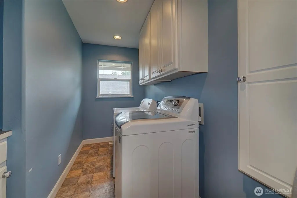 2329 NE Thistle Court Poulsbo WA 98370