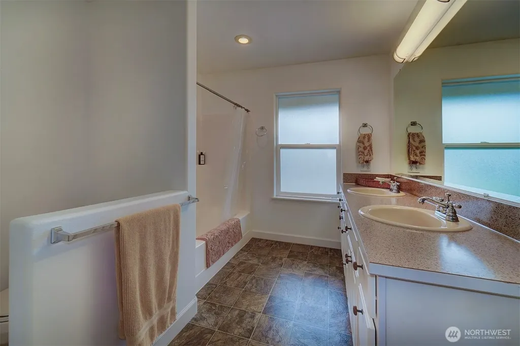 2329 NE Thistle Court Poulsbo WA 98370