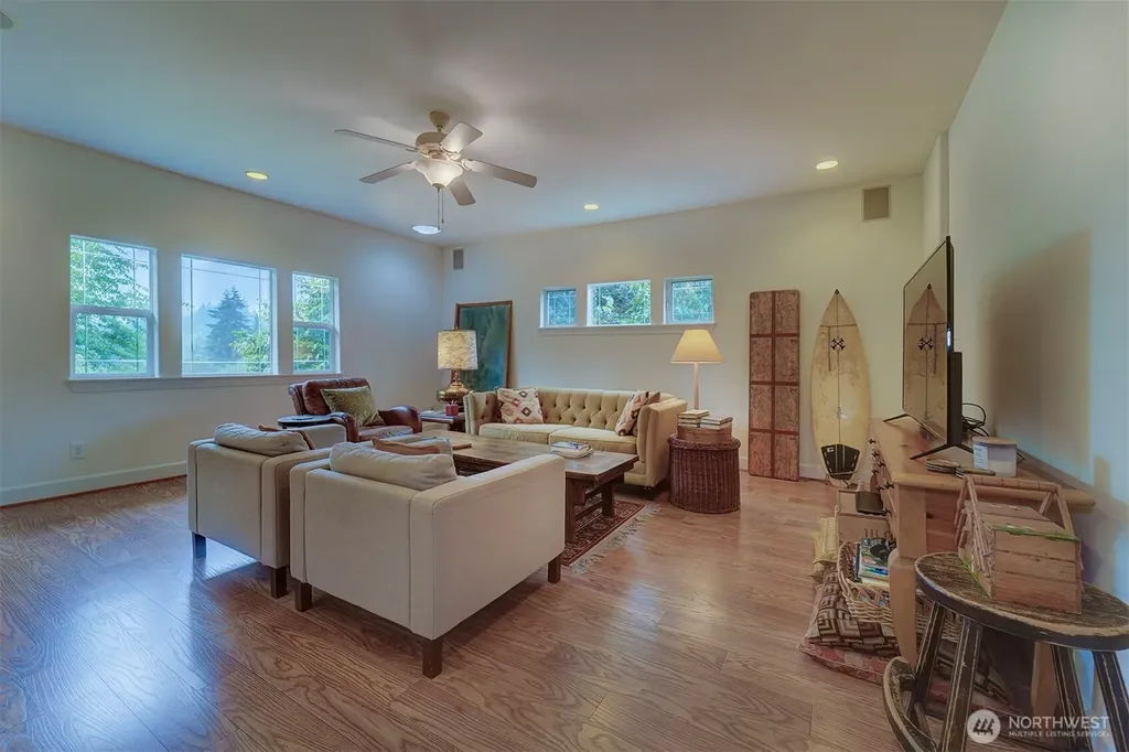 2329 NE Thistle Court Poulsbo WA 98370