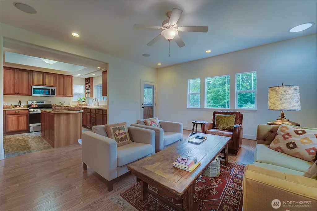 2329 NE Thistle Court Poulsbo WA 98370
