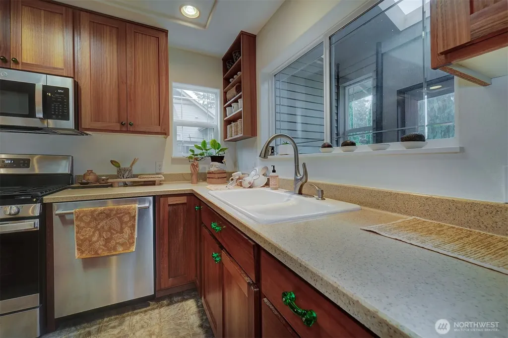 2329 NE Thistle Court Poulsbo WA 98370