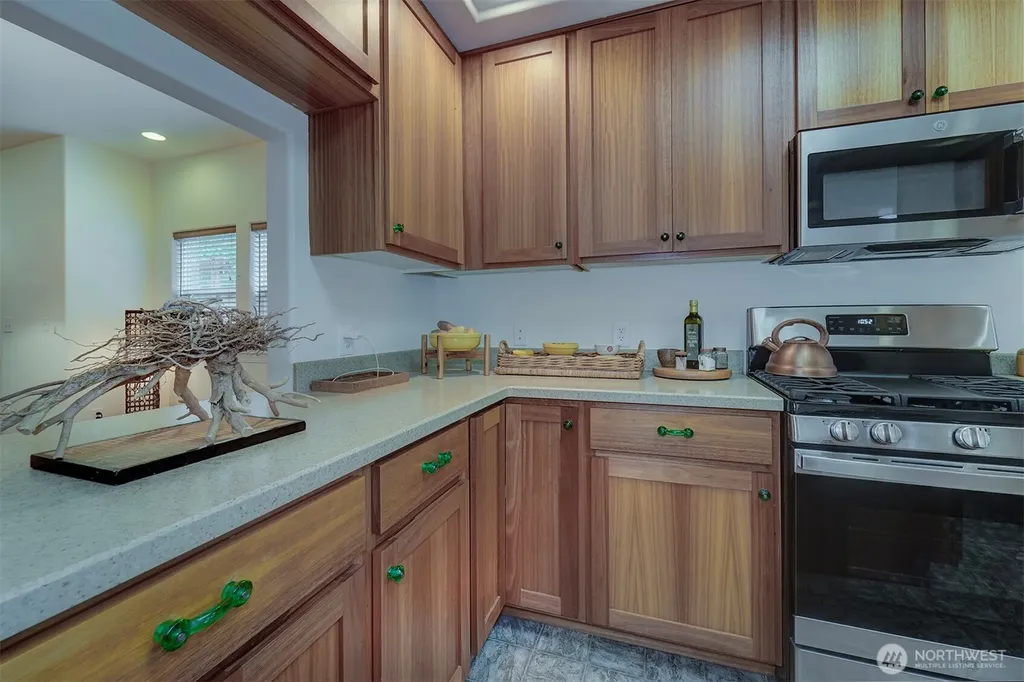 2329 NE Thistle Court Poulsbo WA 98370