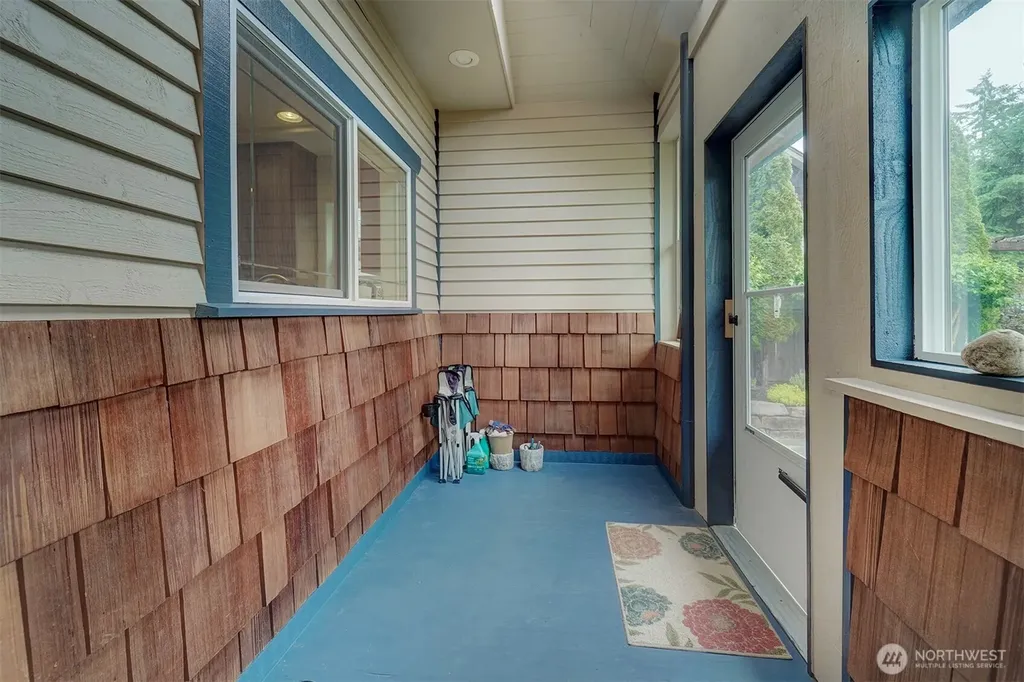 2329 NE Thistle Court Poulsbo WA 98370