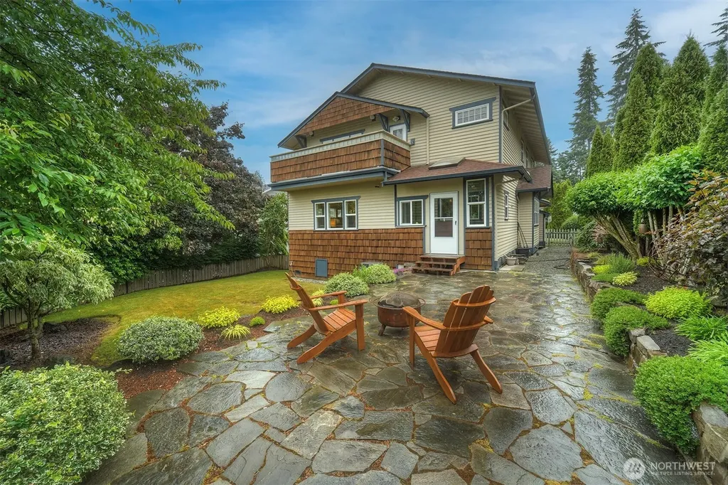2329 NE Thistle Court Poulsbo WA 98370
