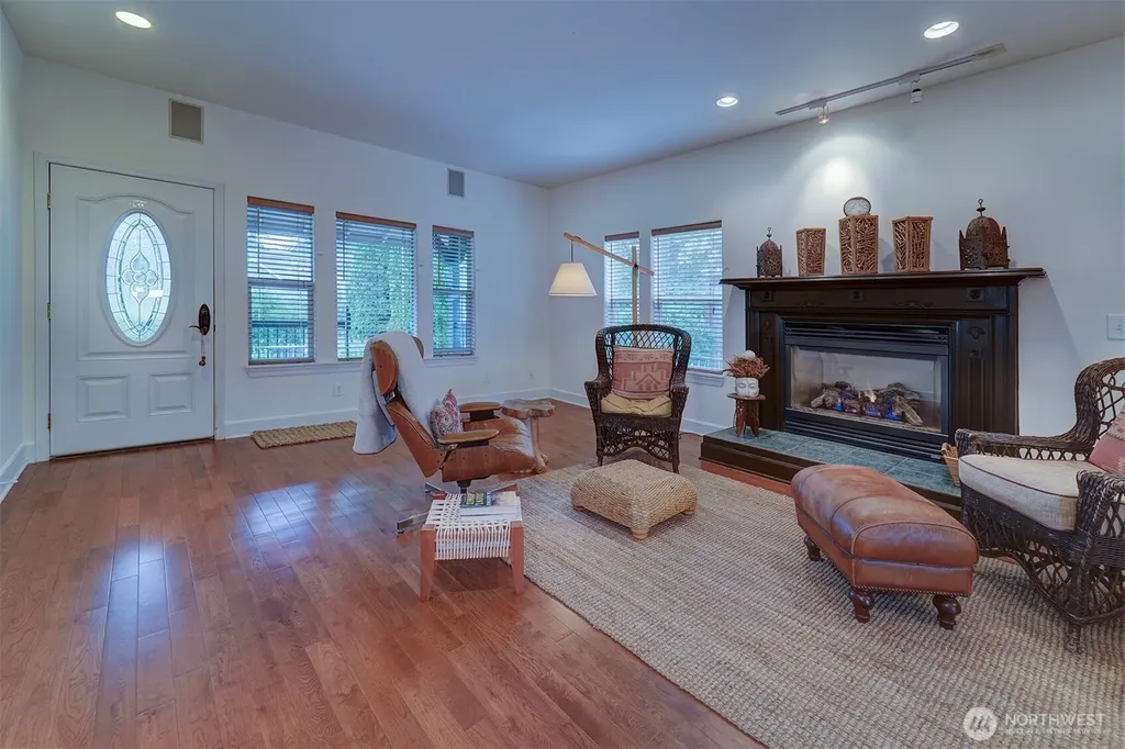 2329 NE Thistle Court Poulsbo WA 98370