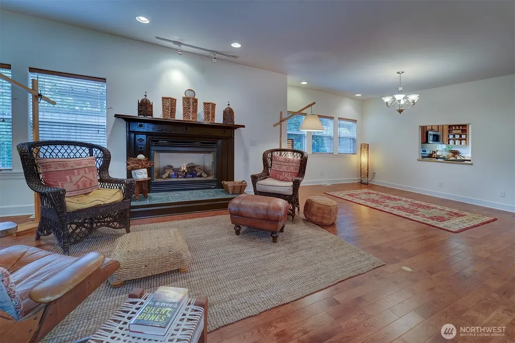 2329 NE Thistle Court Poulsbo WA 98370
