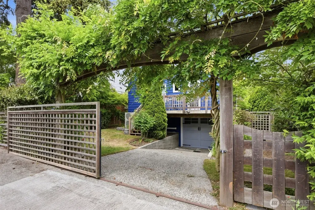 7348 Keen Way N Seattle WA 98103