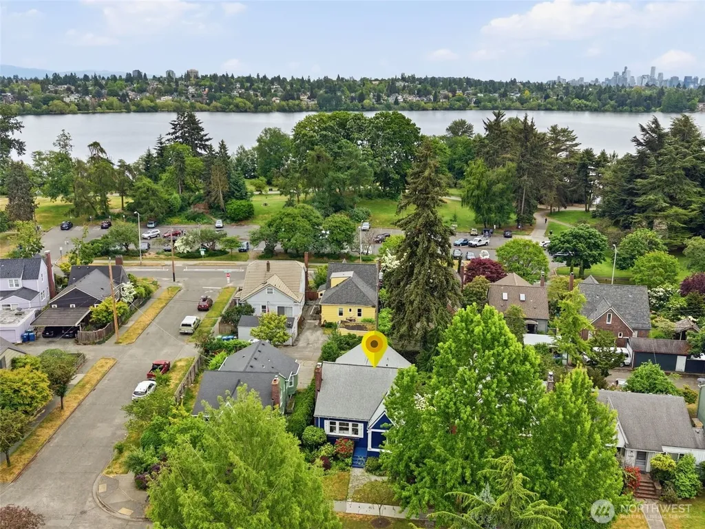 7348 Keen Way N Seattle WA 98103