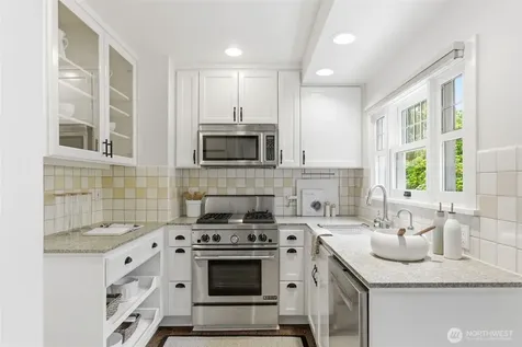 7348 Keen Way N Seattle WA 98103