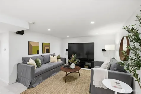 7348 Keen Way N Seattle WA 98103